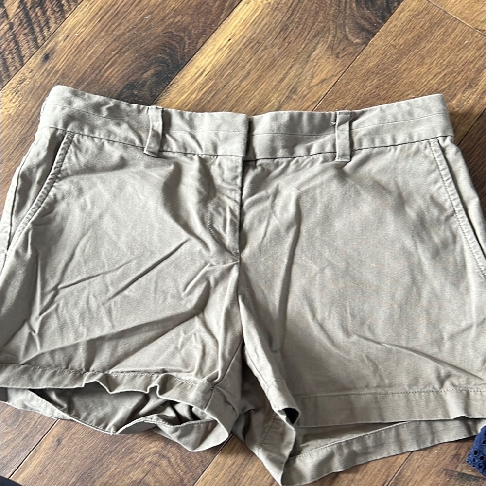 Women’s loft size 2 shorts